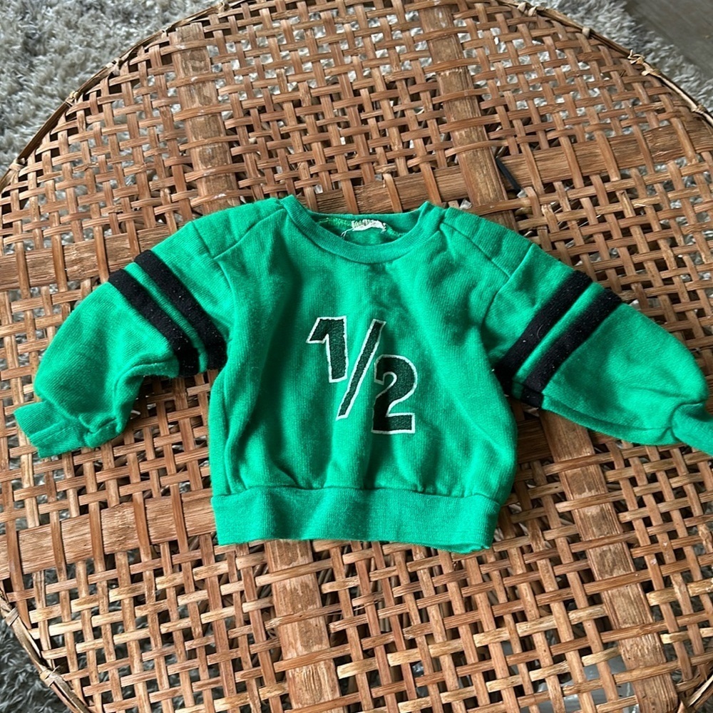 6/9m 80s sweatshirt with shoulder pads fleece in GUC